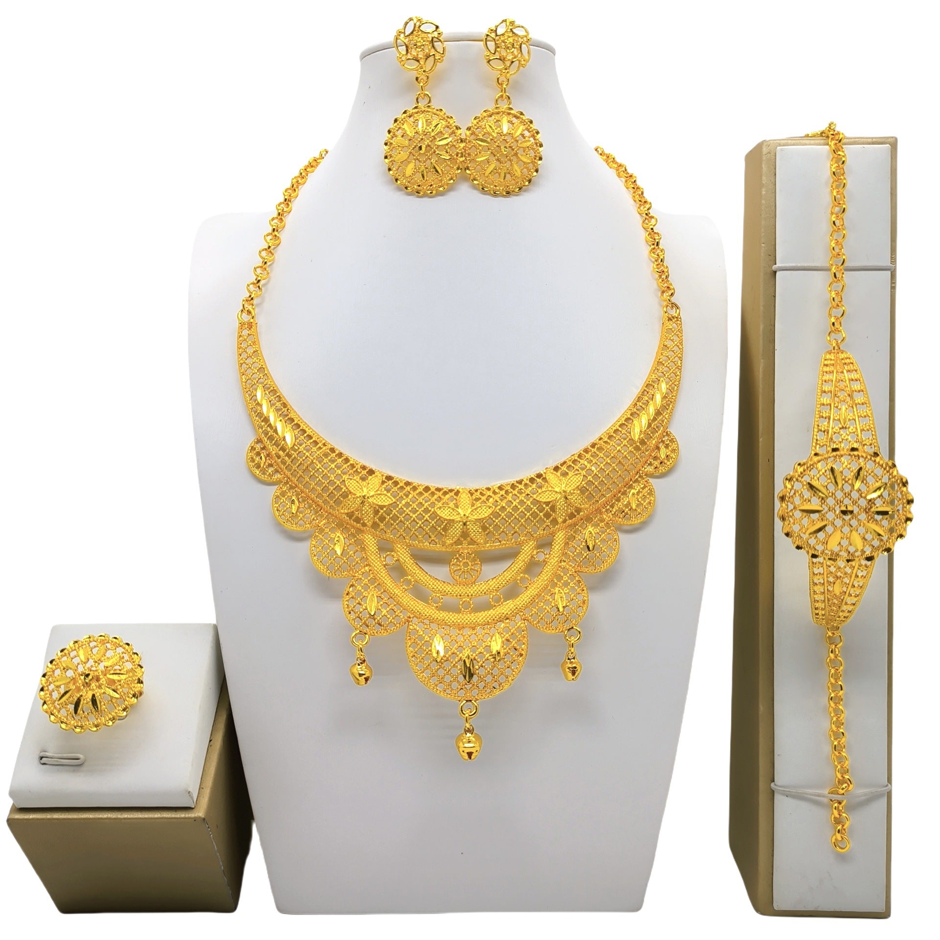 Juego de cuatro piezas de joyería de oro de 24 quilates: collar, pulsera, pendientes y anillo