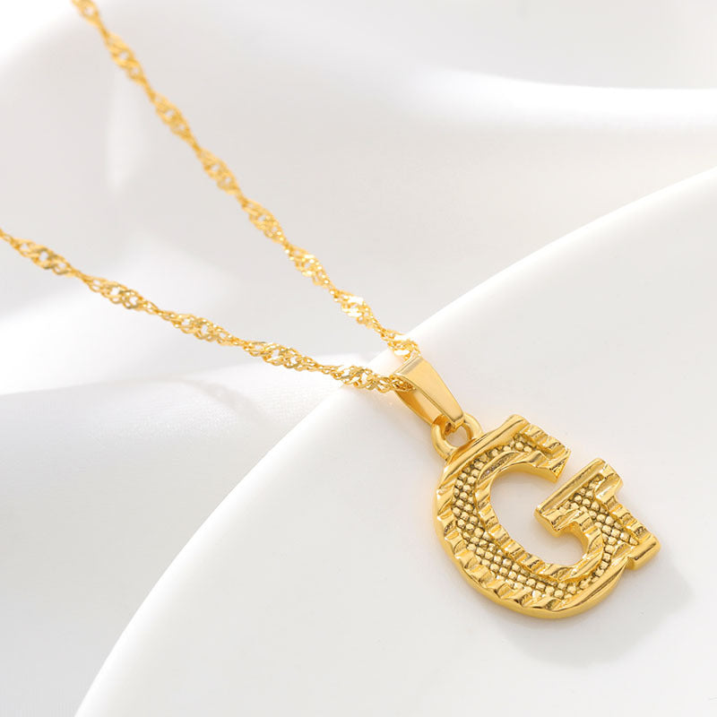 Halsketten mit goldenem Initialen-Alphabet-Namen