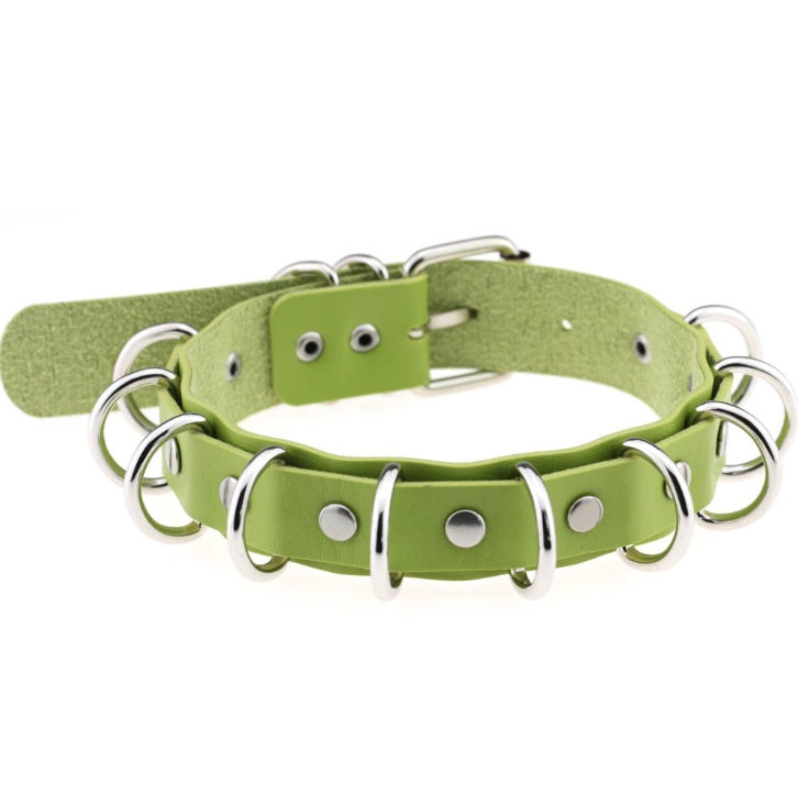 Collar doble de cuero estilo punk exagerado con múltiples aros metálicos