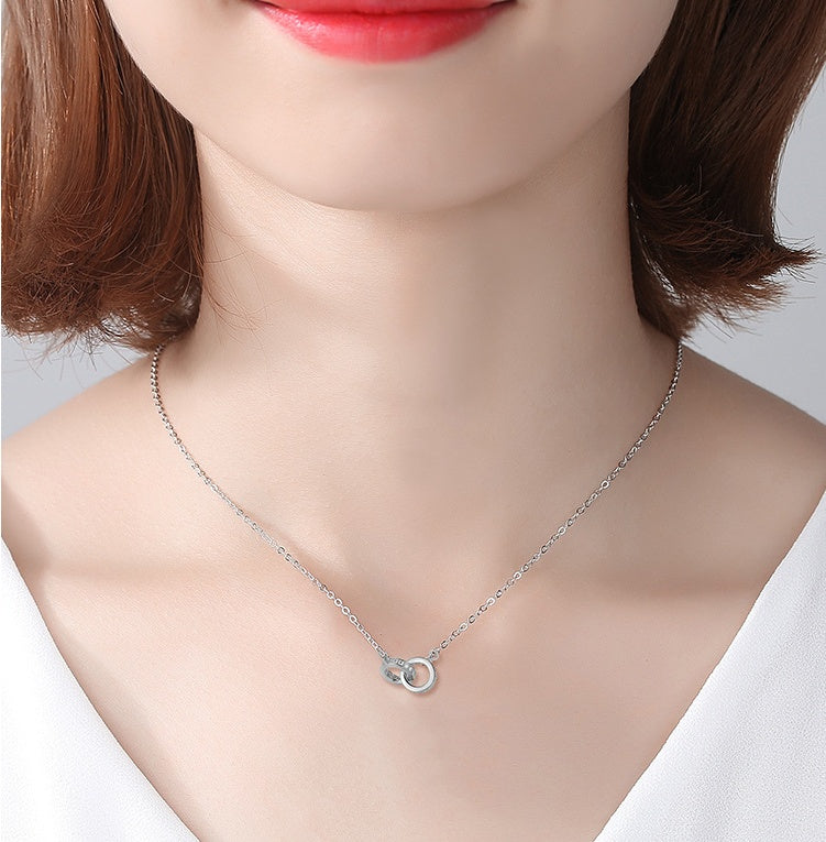 Halskette mit ineinandergreifenden Ringen