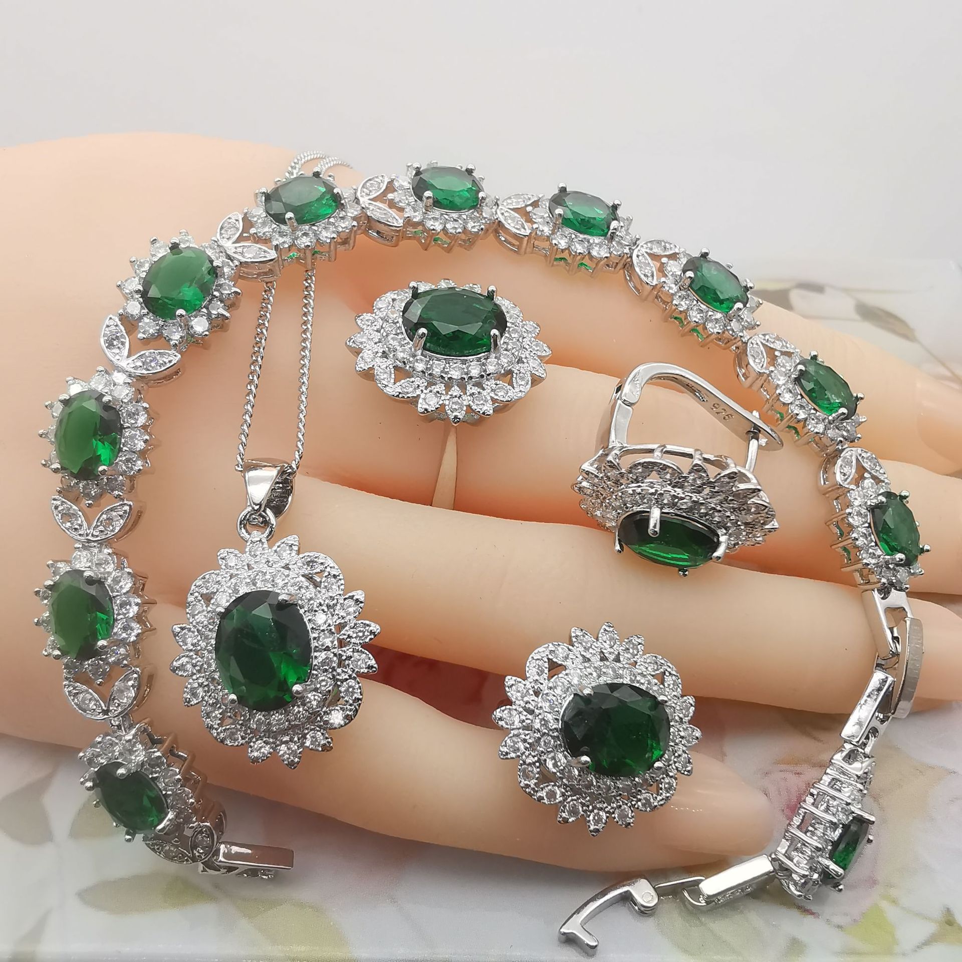 Vierteiliges Schmuckset Luxuriöses Temperament Granatrot
