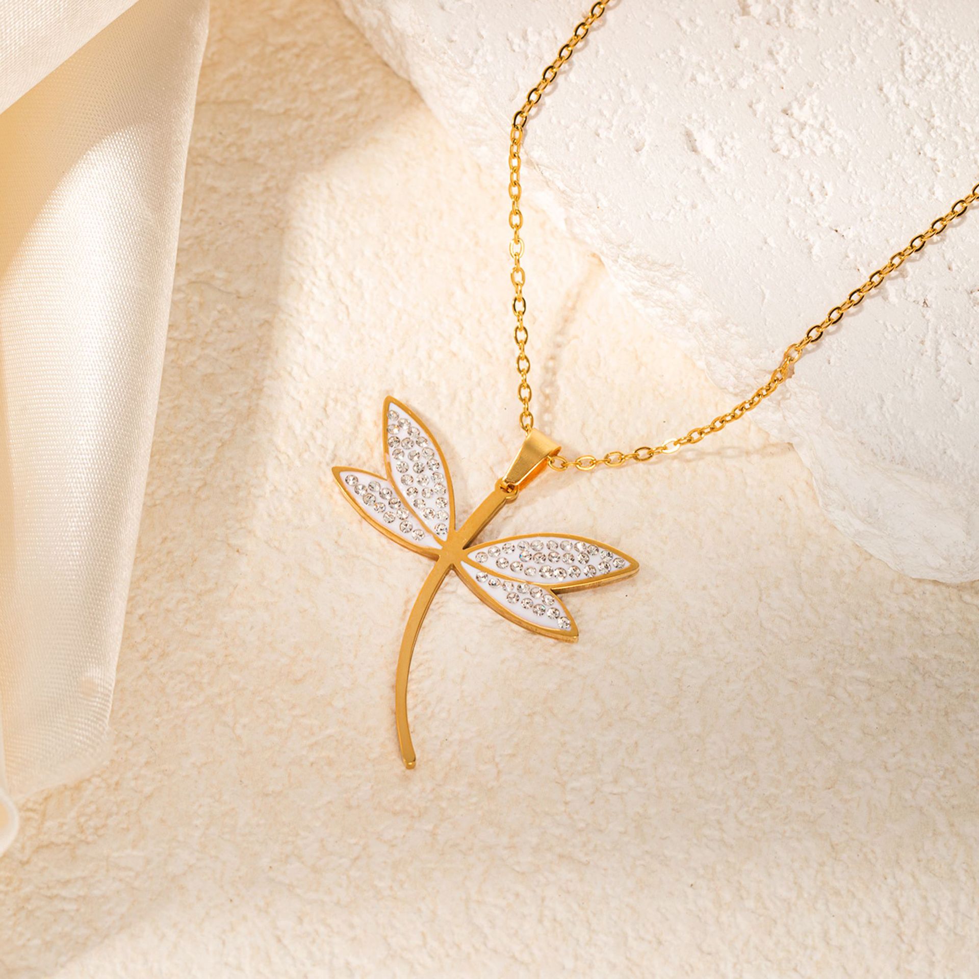Libelle Halskette aus Titanstahl mit Mikro-Strass-Zirkonia