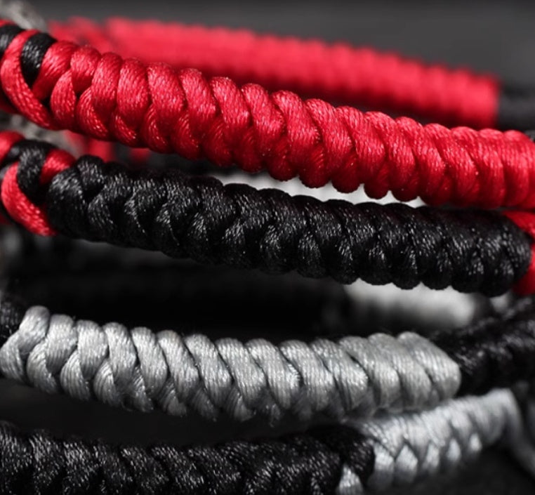 Pulsera de hombre de plata de ley con cuerda roja trenzada
