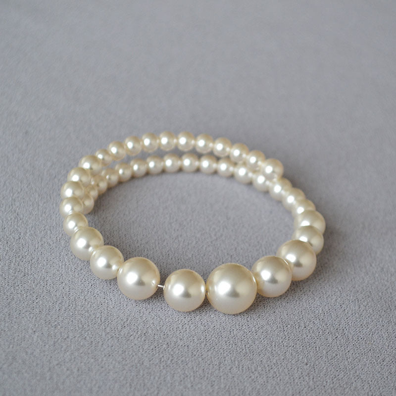 Pulsera de perlas de tamaño degradado para damas elegantes