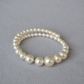 Pulsera de perlas de tamaño degradado para damas elegantes