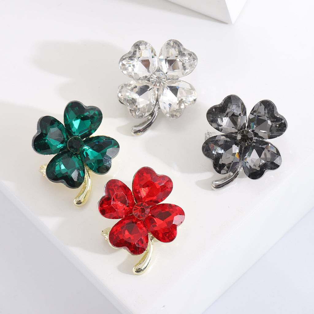 Broche de trébol de cuatro hojas con diamantes de imitación en forma de corazón, sencillo y compacto, a la moda