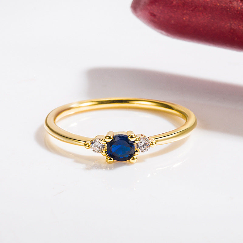 Exquisiter und kleiner blauer Diamant 14K Goldring leichter, einfacher Zirkon