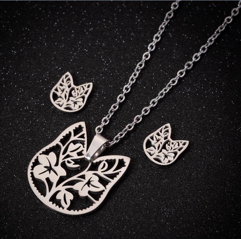 Halskette und Ohrringe dreiteiliger Schmuck