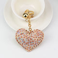 Llavero de franela con forma de corazón de durazno y diamantes de colores