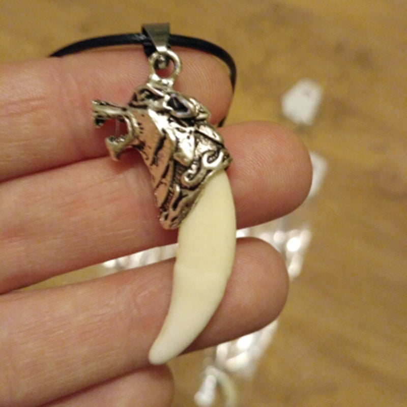 Versión coreana del collar de pinchos vintage para hombre