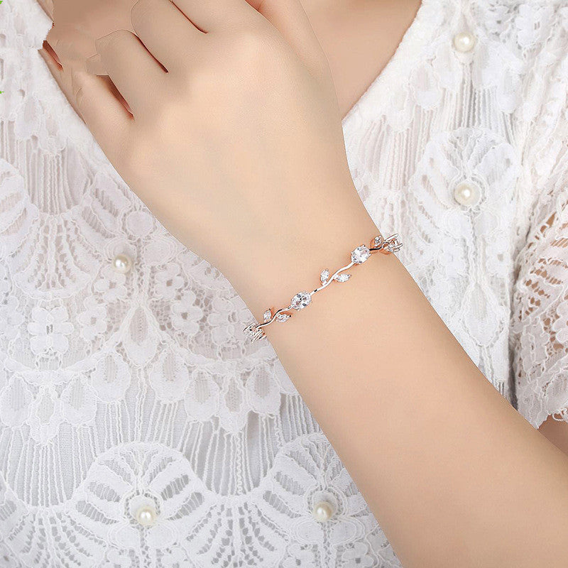 Plattiertes Damenarmband mit Kristallen