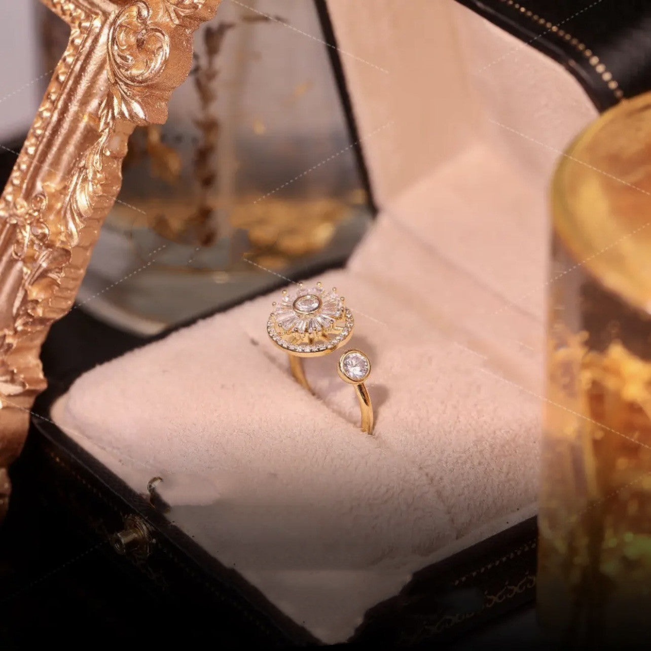 Anillo femenino exquisito de lujo ligero