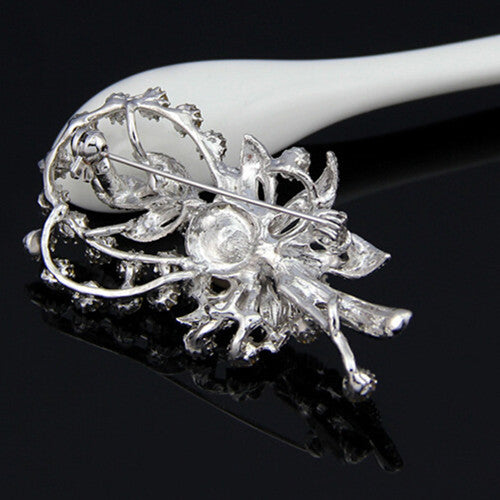 Broche de Perlas y Diamantes de Imitación con Lazo de Flores