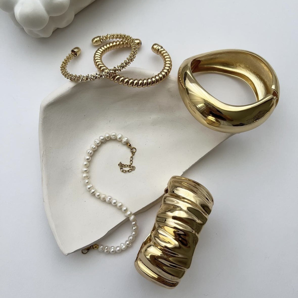 Textured Glossy Water Drop Hug Bracelet