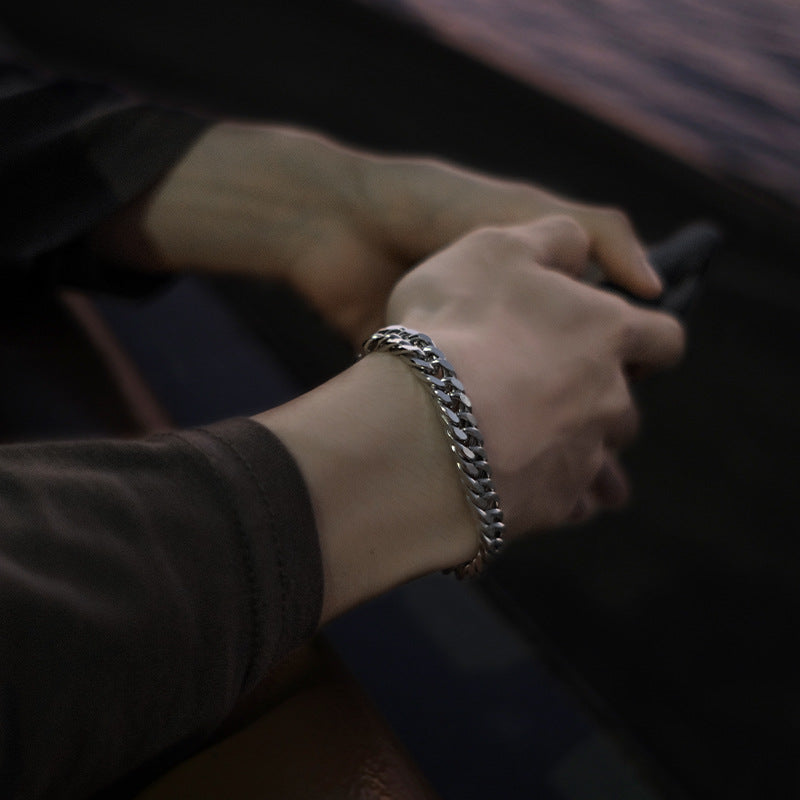 Brazalete de acero de titanio