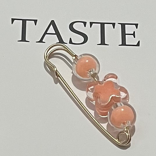 Fixed Waist Women's Pants Brooch Accessory