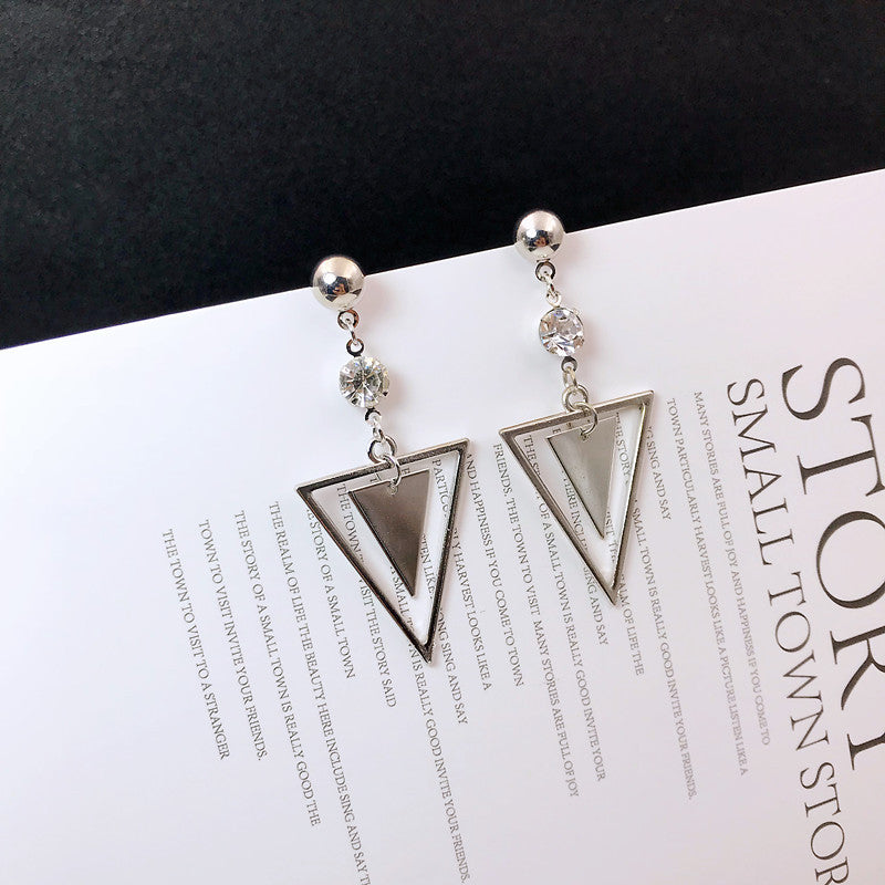 Koreanische Bogenquasten-Ohrringe asymmetrische Perlenblumen-Ohrringe