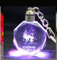 Llavero con colgante de cristal intermitente