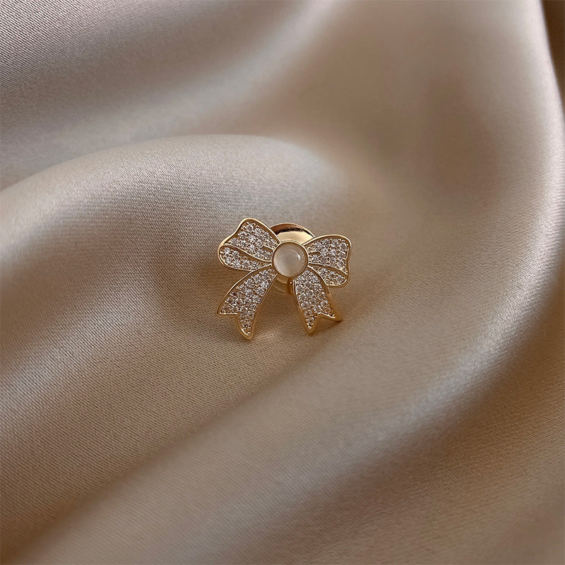 Nuevo Broche de Aleación de Alta Sensación de Nicho de Alta Gama, Pin para Abrigo y Traje, Corsage Versátil de Alta Gama