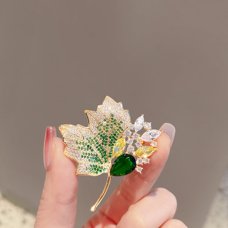 Nuevo Broche de Aleación de Alta Sensación de Nicho de Alta Gama, Pin para Abrigo y Traje, Corsage Versátil de Alta Gama