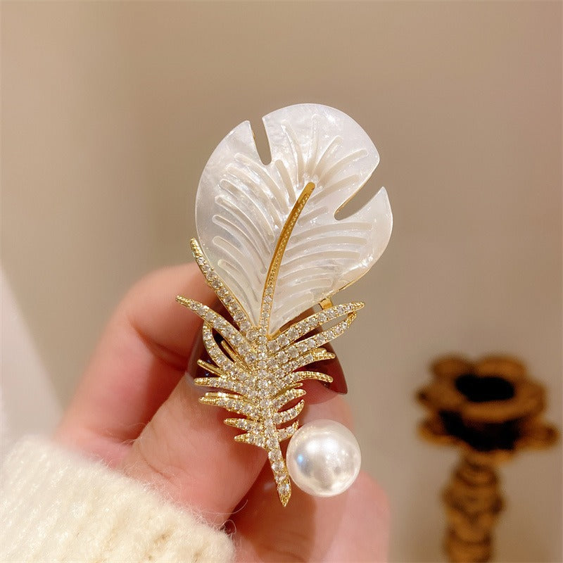 Nuevo Broche de Aleación de Alta Sensación de Nicho de Alta Gama, Pin para Abrigo y Traje, Corsage Versátil de Alta Gama