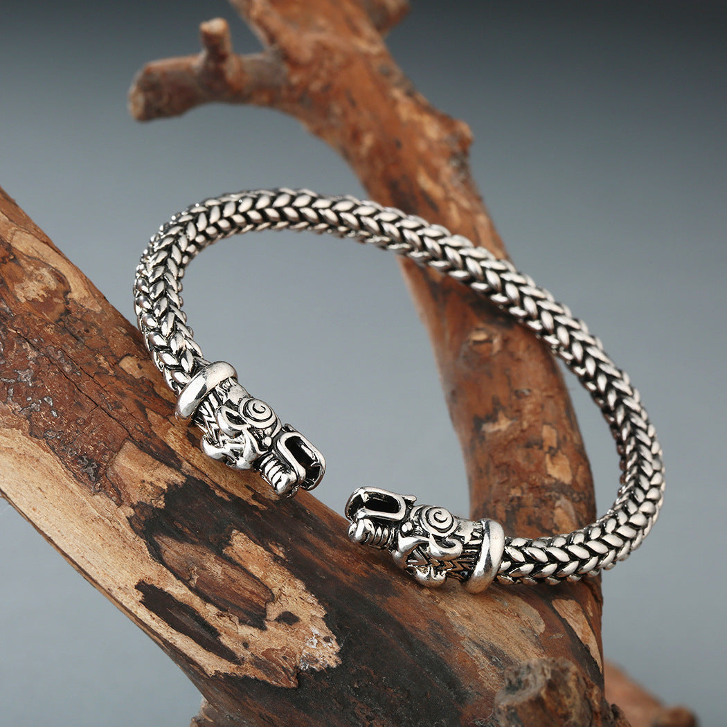 Asgard Crafted Brazalete torques de acero inoxidable hecho a mano con cabeza de lobo gris