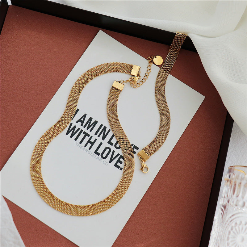 Breiter Choker Französisch Europa Und Die Vereinigten Staaten Retro Kalter Wind Kette Halskette Halskette Weiblich Netz Rot Mode Mesh Gürtel Schlüsselbeinkette