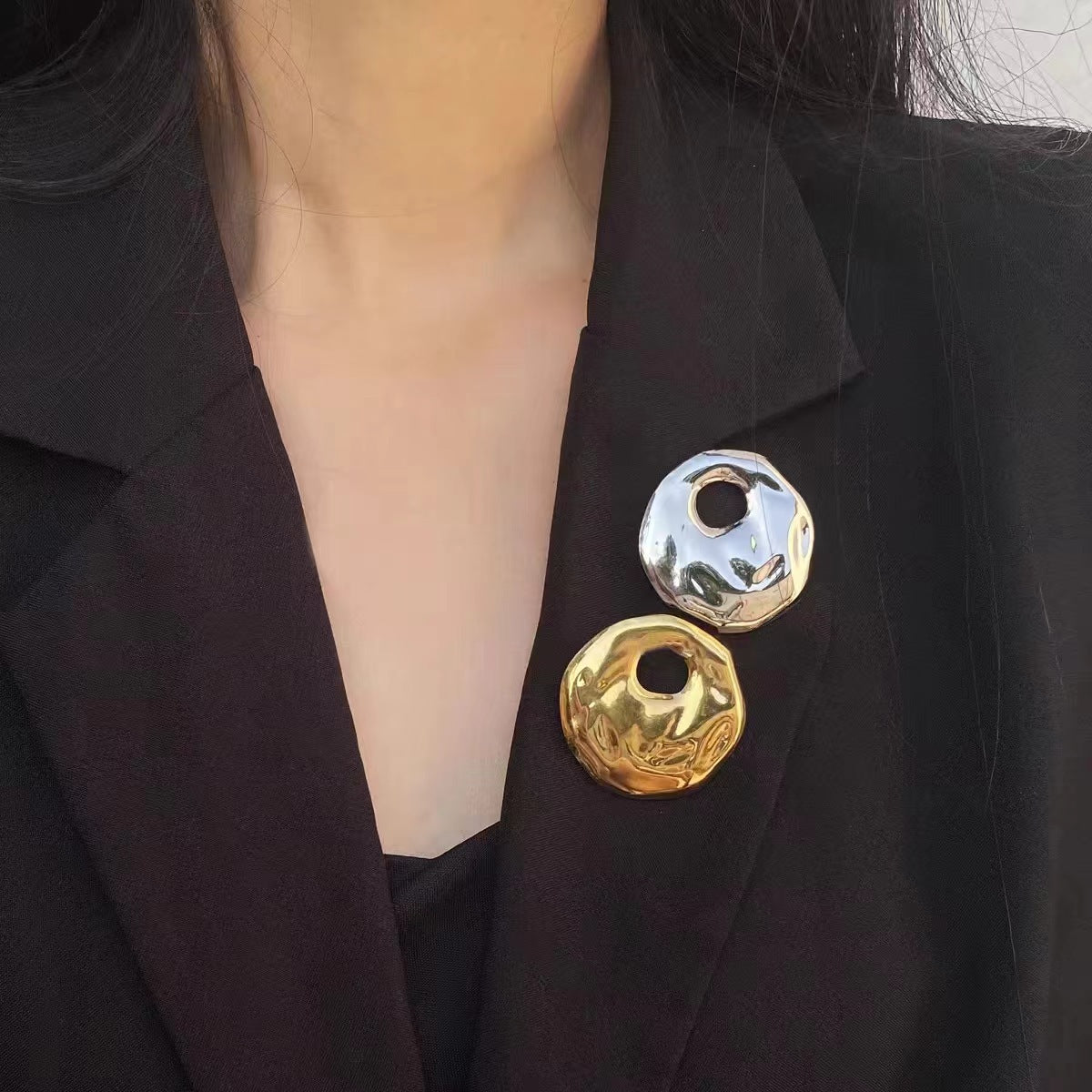 Broche Redondo de Metal Simple Irregular Calado de Alto Diseño