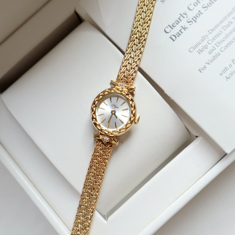 Reloj de mujer pequeño Simple Retro, de interés especial, de lujo ligero, dorado