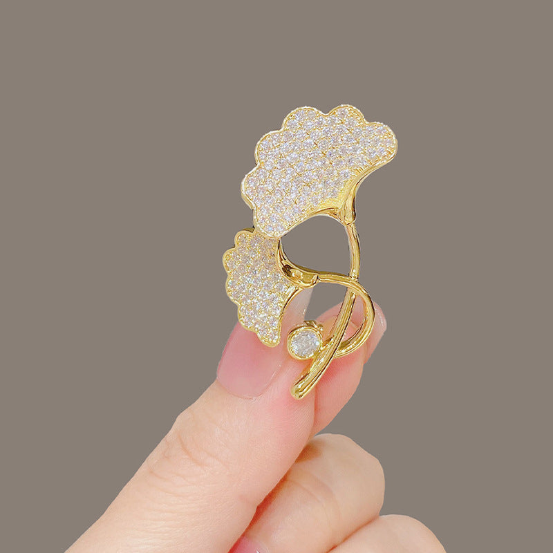 Nuevo Broche de Aleación de Alta Sensación de Nicho de Alta Gama, Pin para Abrigo y Traje, Corsage Versátil de Alta Gama