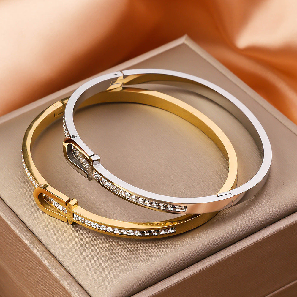 Vergoldetes exquisites Edelstahlarmband Modearmband und Armreifen für Damen Schmuck Charm Valentinstagsgeschenk