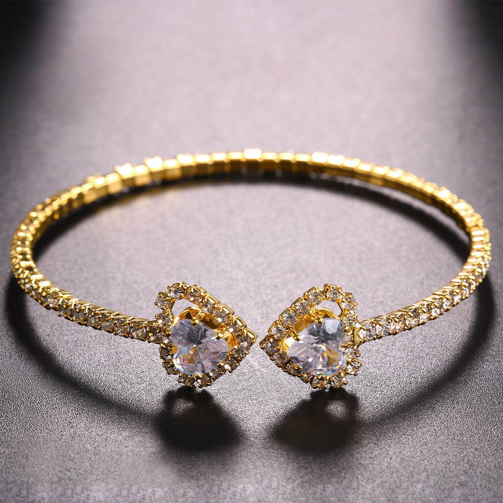 Vollbesetztes „Loving Heart“ Armband – Modisch, schlicht, einreihig, offen