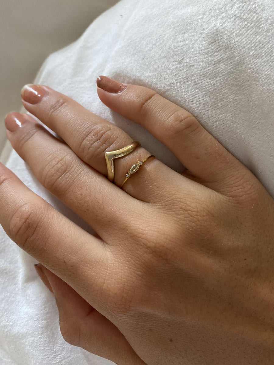 Zarter Süßigkeiten-Ring mit feinem Zirkon und Süßwasserperlen