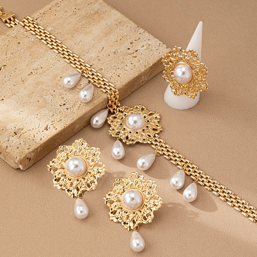 Französische Retro Aushöhlen Blume Perle Quaste Halskette Ohrstecker Ring