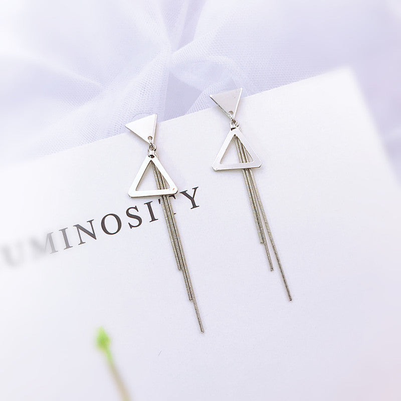 Koreanische Bogenquasten-Ohrringe asymmetrische Perlenblumen-Ohrringe