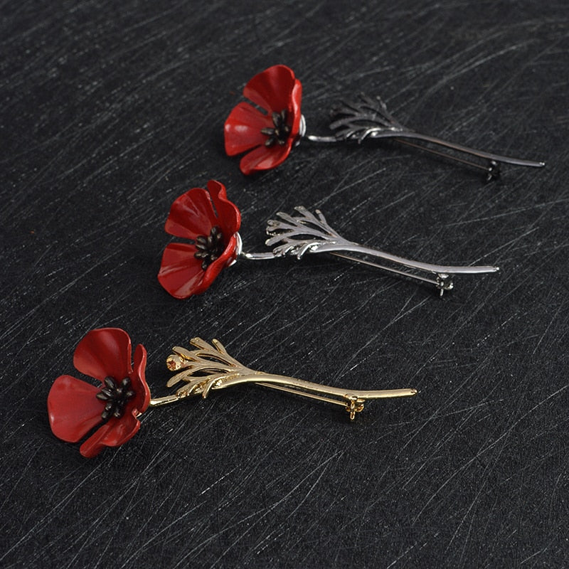 Rote Blumenbrosche