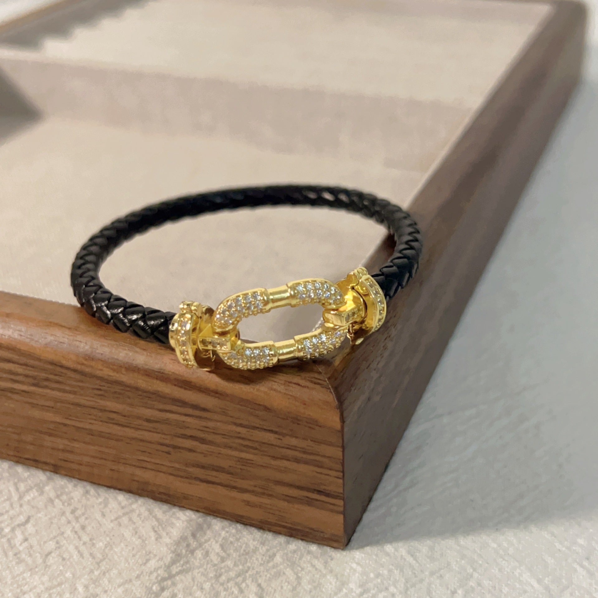 18K Gold Copper Micro-inlaid Vachette Clasp Red Rope Bracelet