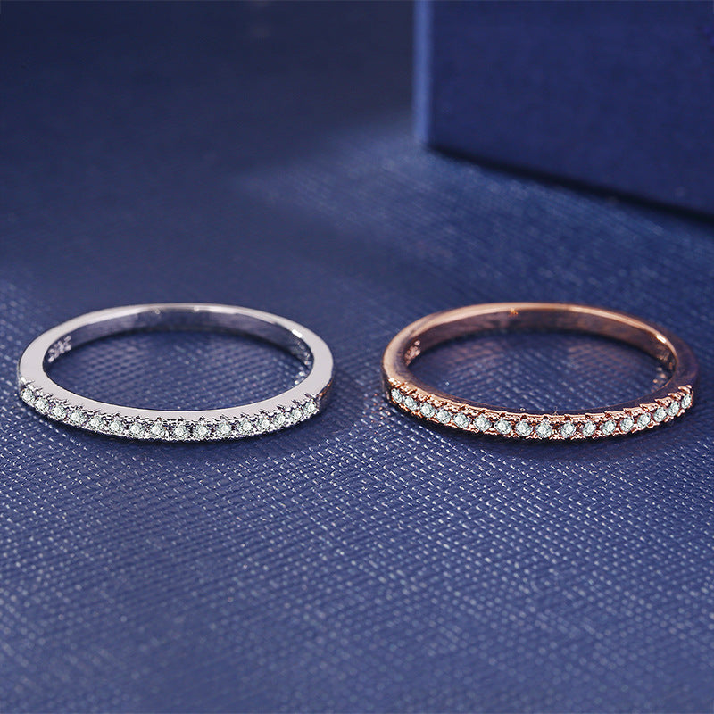 Damenring mit Zirkonia und Kristallband