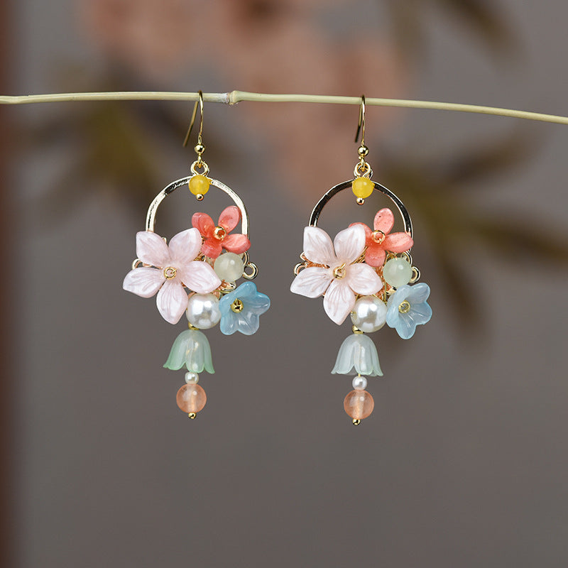 Pendientes estilo antiguo combinados con cheongsam retro