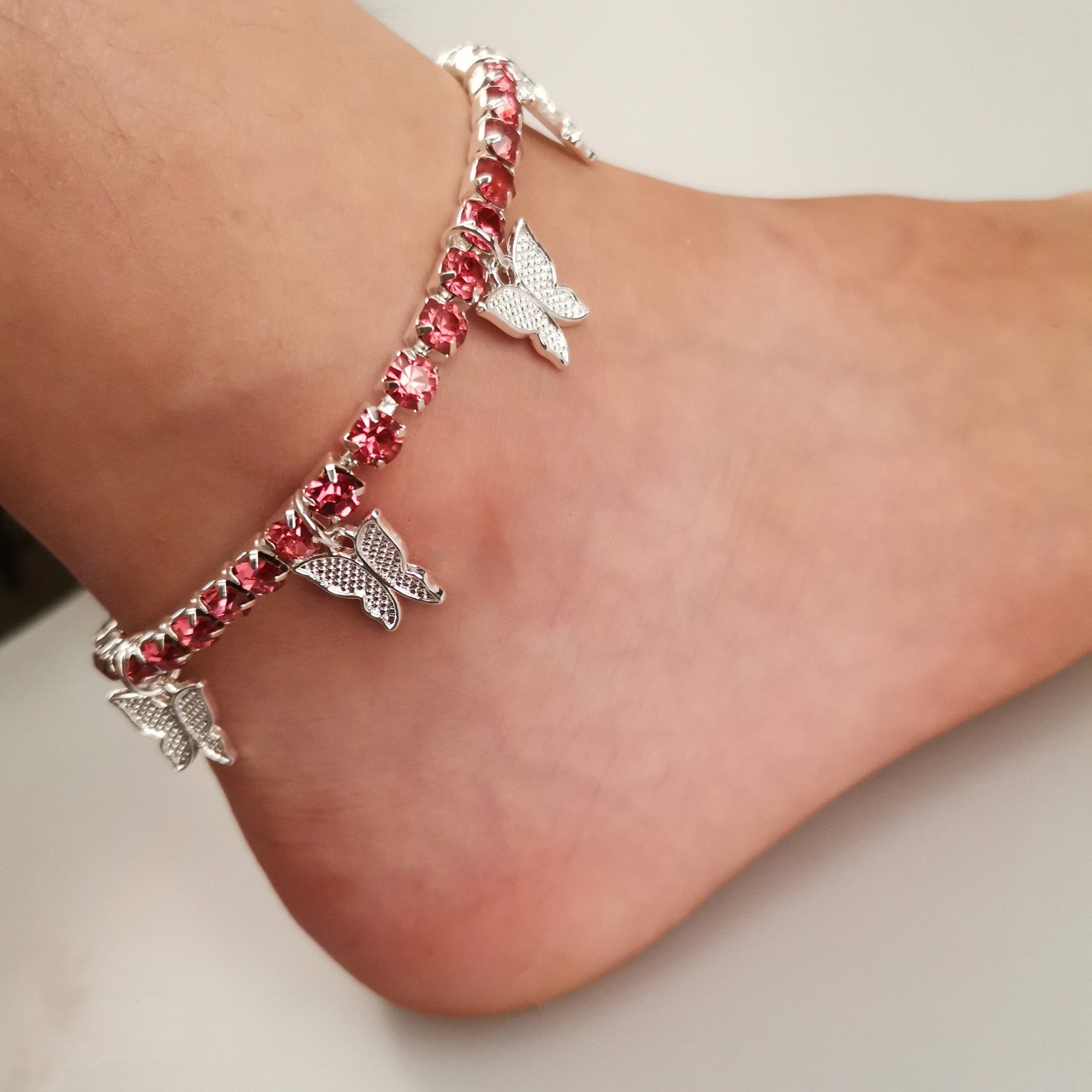 Tobillera con colgante de mariposa y diamantes de imitación
