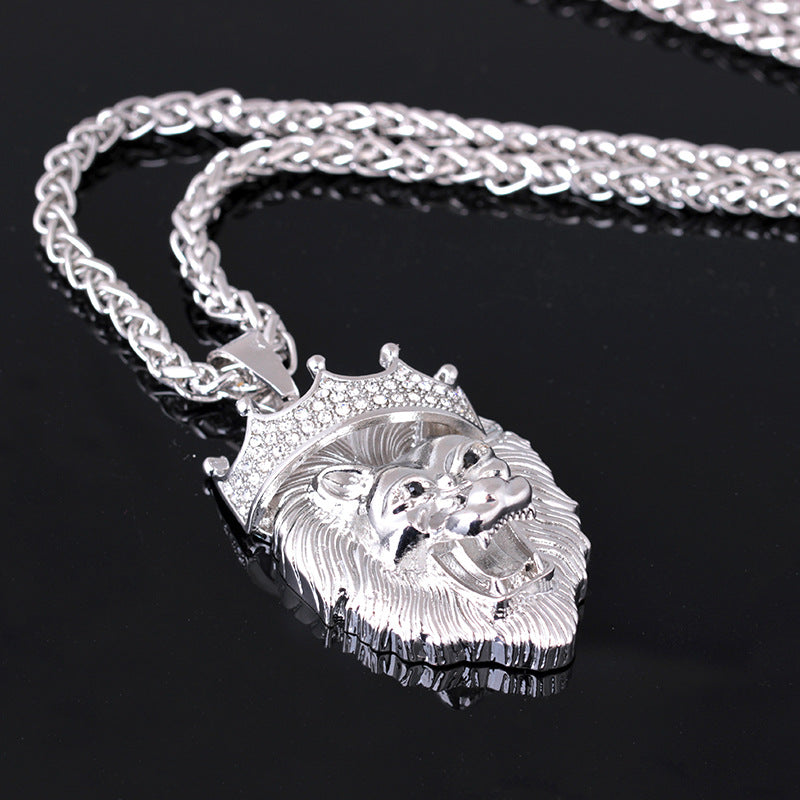 Europa und die Vereinigten Staaten verkaufen Diamantkrone Löwe Hip-Hop leuchtende Halsketten Herren Unisex vergoldeter Hip-Hop leuchtender Anhänger