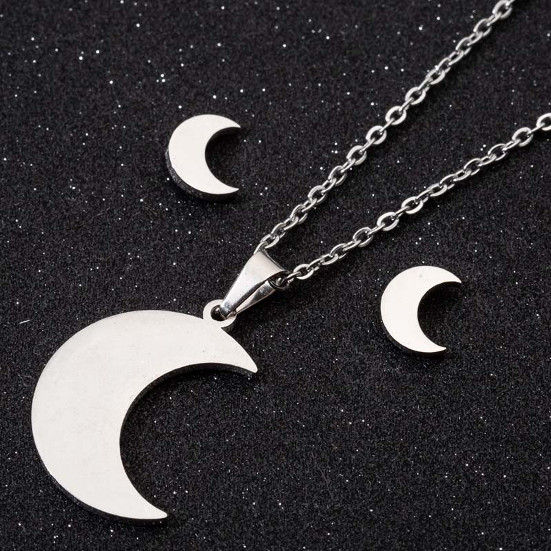 Halskette und Ohrringe dreiteiliger Schmuck