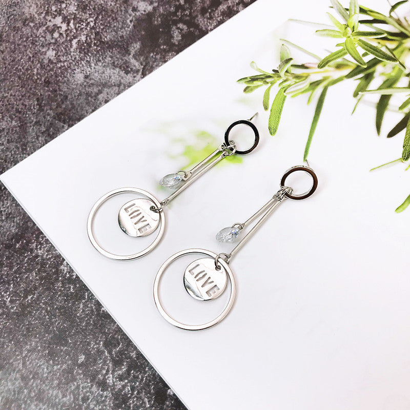 Koreanische Bogenquasten-Ohrringe asymmetrische Perlenblumen-Ohrringe