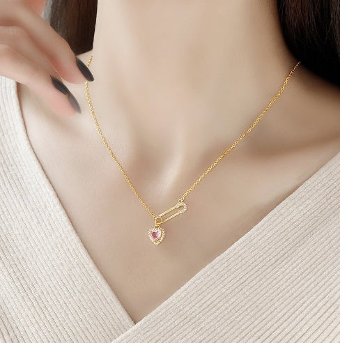 Collar de pin con forma de corazón de diamantes de imitación Diseño de interés especial Exquisita cadena de clavícula de lujo ligero de alta calidad
