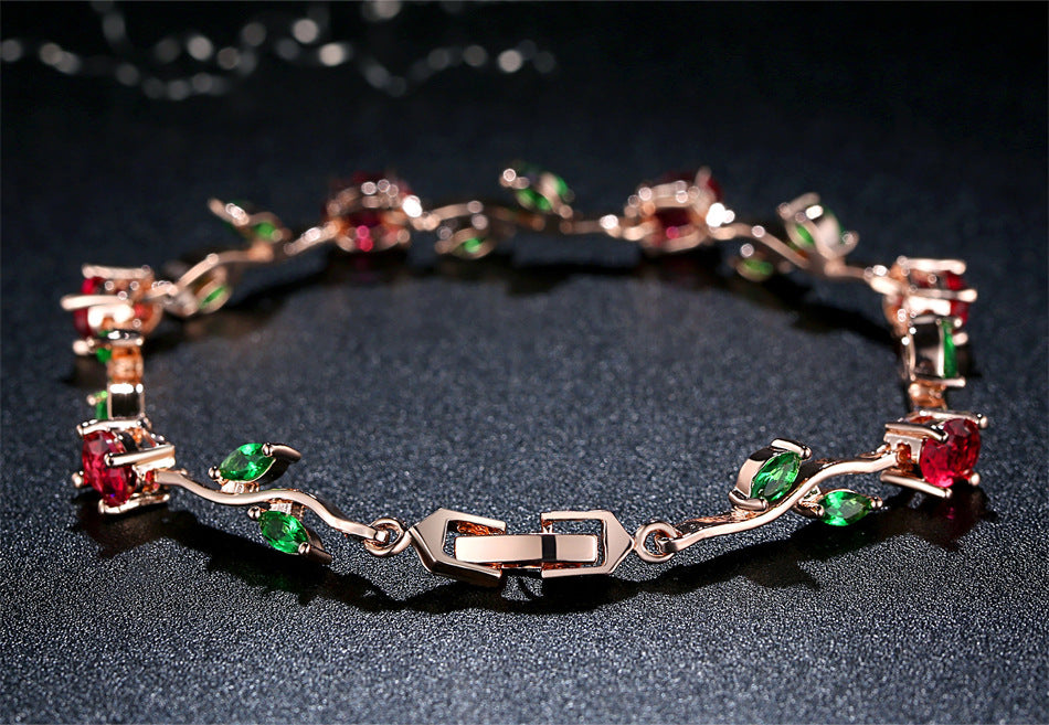 Plattiertes Damenarmband mit Kristallen