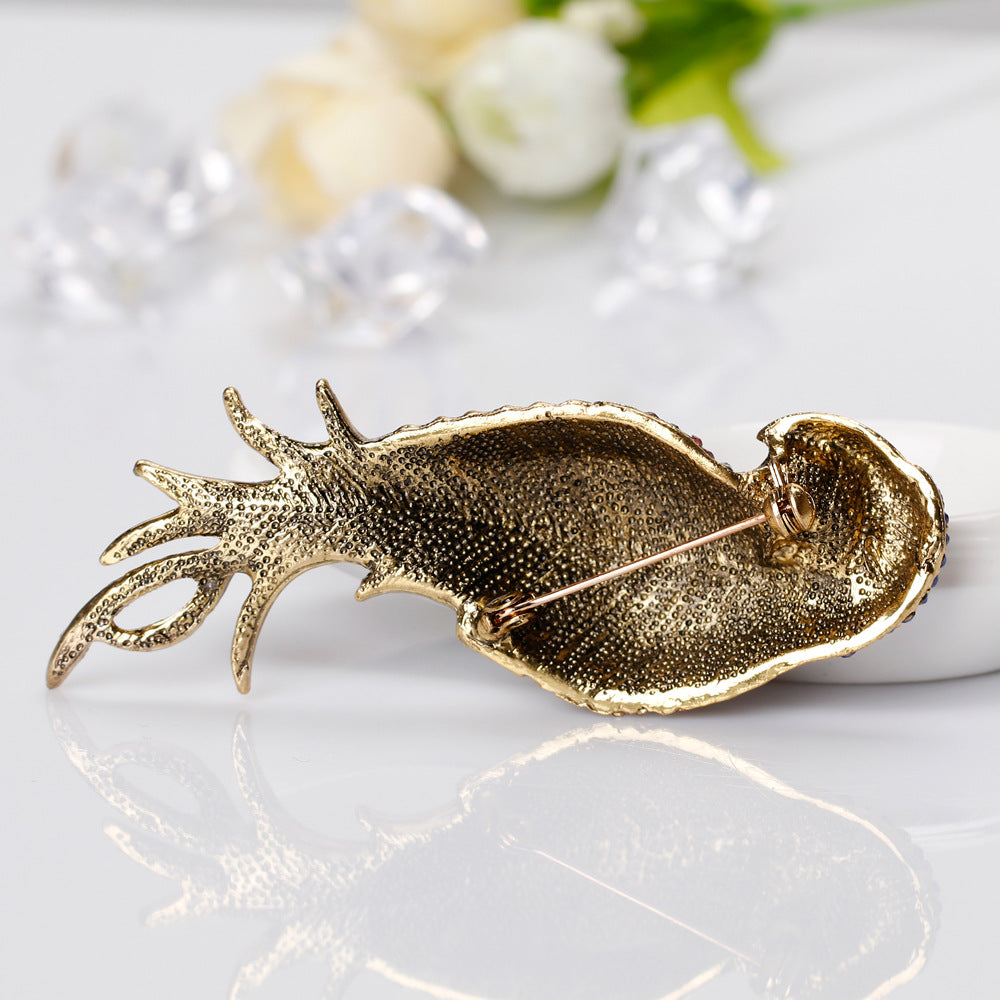 Broche de loro con diamantes de colores y personalidad a la moda