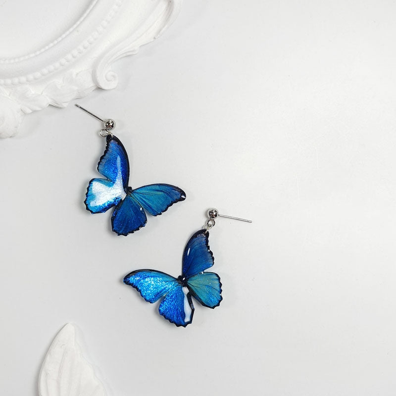 Pendientes largos de plata de ley S925 con perlas y mariposas azules