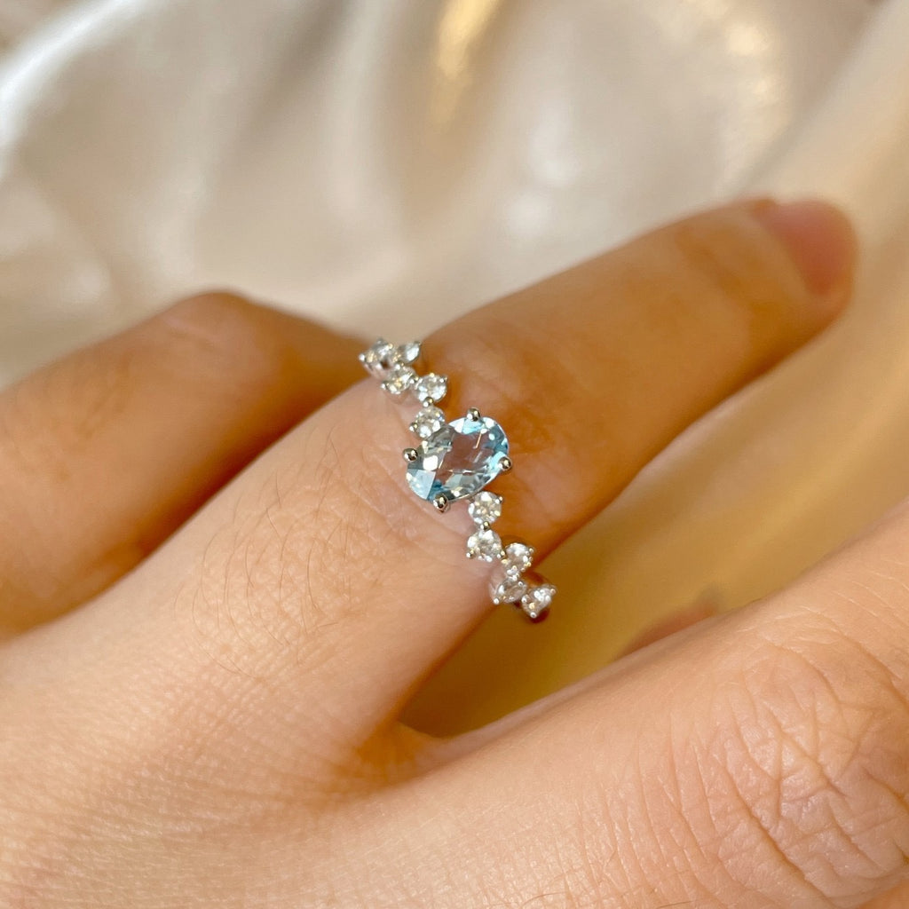 Anillo de Aguamarina y Diamantes de Moda Femenina