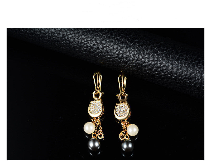 Juego de collar de aleación, juego de pendientes de perlas y oro de 18 quilates