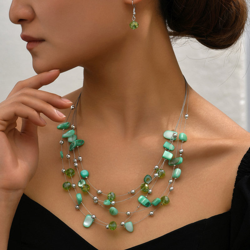 Conjunto de pendientes y collar bohemio de varias capas con conchas y cristales